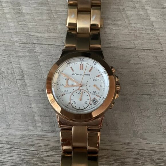 Michael Kors Darci Round Rose-Tone Watch St. Petersburg  Michael Kors Women\'s Rose Gold Watch